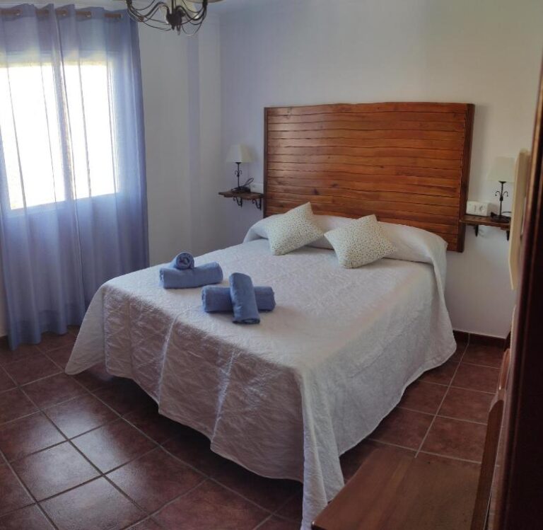 hostal vista a la sierra valle abdalajis 14 768x749