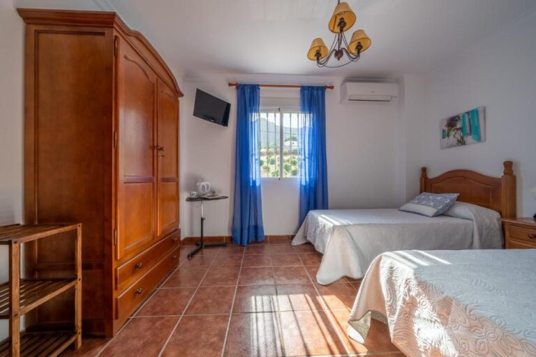 hostal vista a la sierra valle abdalajis 9 768x512