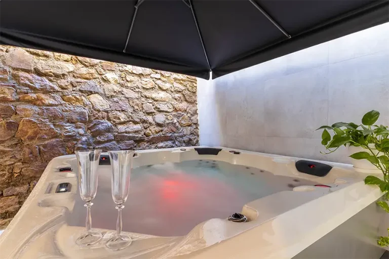 casa banderas 13 768x512