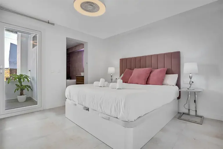 casa banderas 41 1 1 768x512