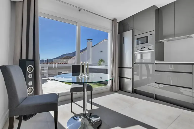casa banderas 54 1 768x512