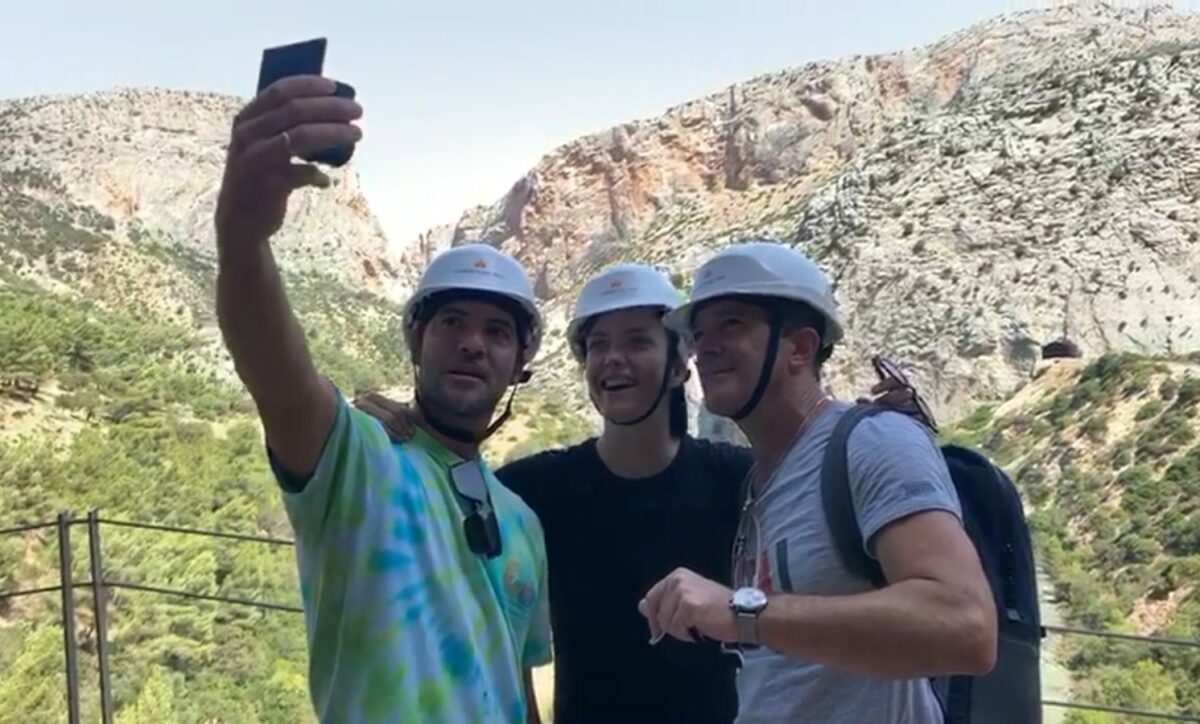 Banderas en el Caminito del Rey