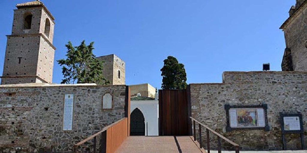 entrada castillo de alora