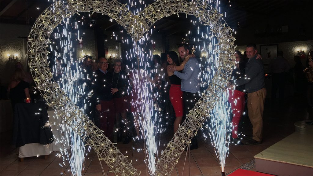 Cena San Valentín con saxo en directo & Caminito del Rey, una escapada por todo lo alto.