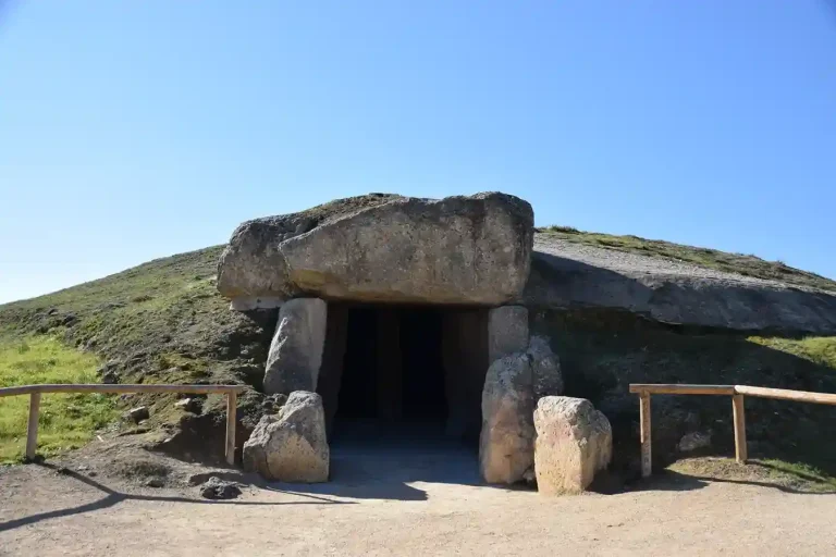 Torcal y Dolmenes de Antequera desde Malaga 2 768x512